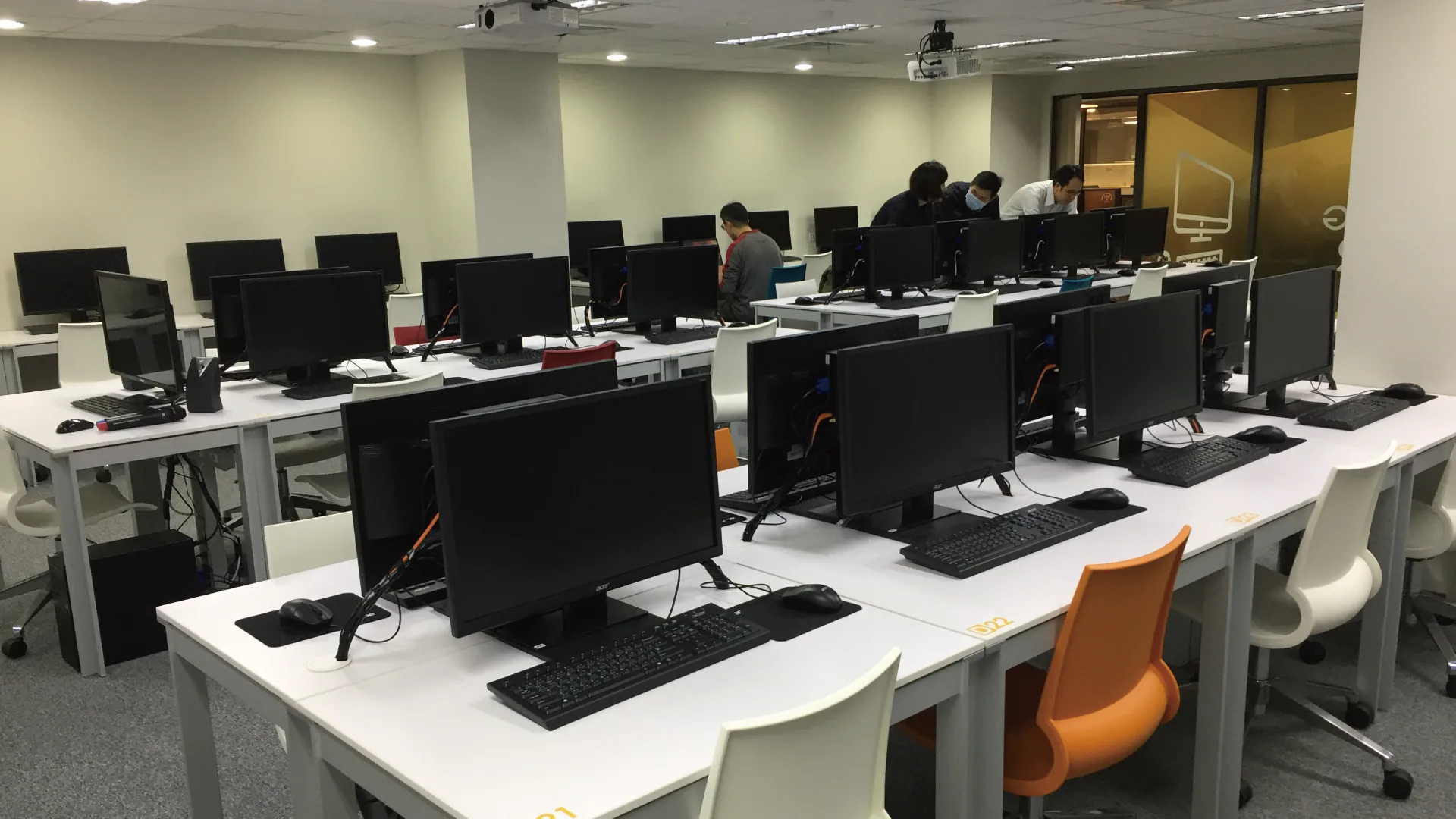 智慧教室能源管理:台灣大學校園用電可視化管理實踐|現場照片 2