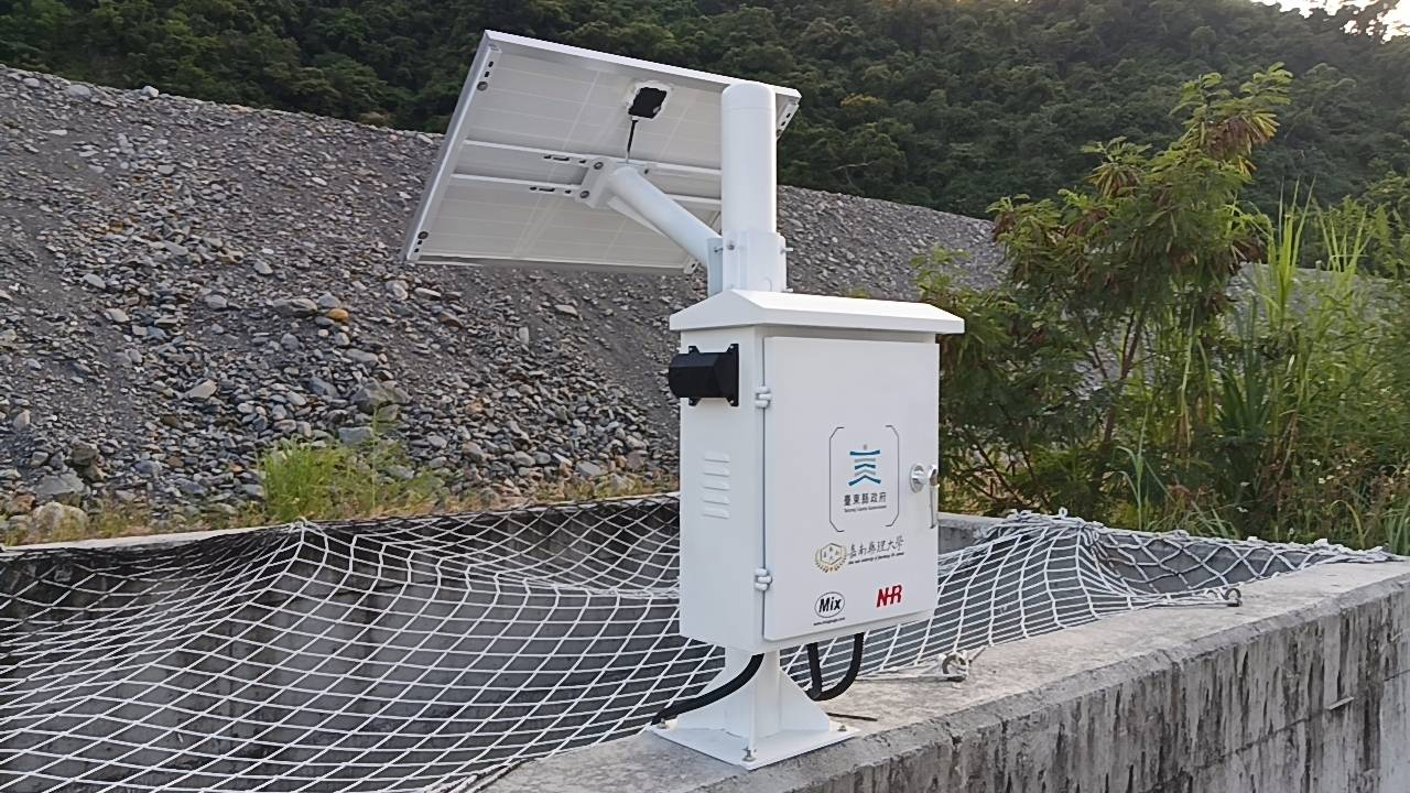 現場設備箱與太陽能板
